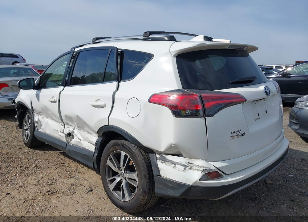 2018 TOYOTA RAV4 XLE VIN: JTMWFREVXJJ187695