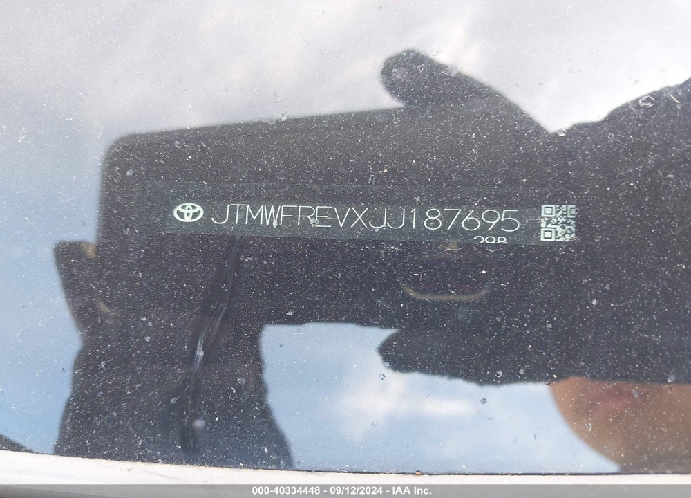 2018 TOYOTA RAV4 XLE VIN: JTMWFREVXJJ187695