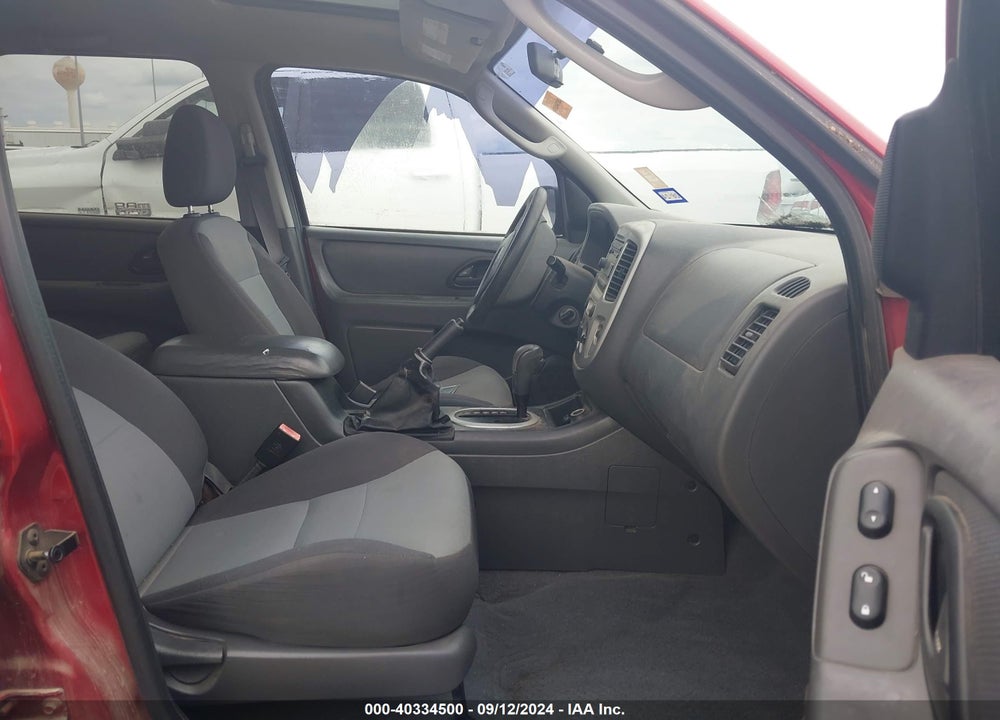 2005 FORD ESCAPE XLS VIN: 1FMYU02Z65KD76390
