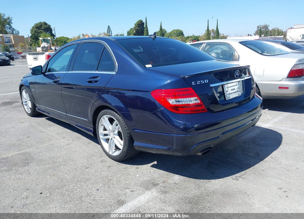 2012 MERCEDES-BENZ C 250 LUXURY/SPORT VIN: WDDGF4HB5CA613326