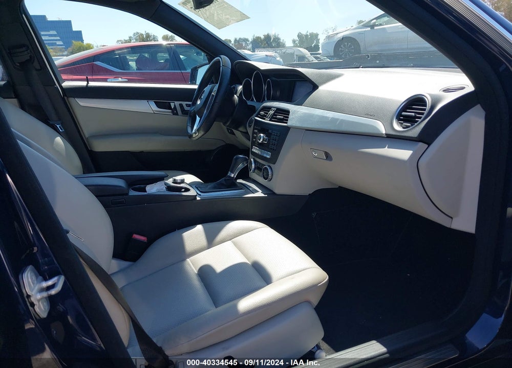 2012 MERCEDES-BENZ C 250 LUXURY/SPORT VIN: WDDGF4HB5CA613326