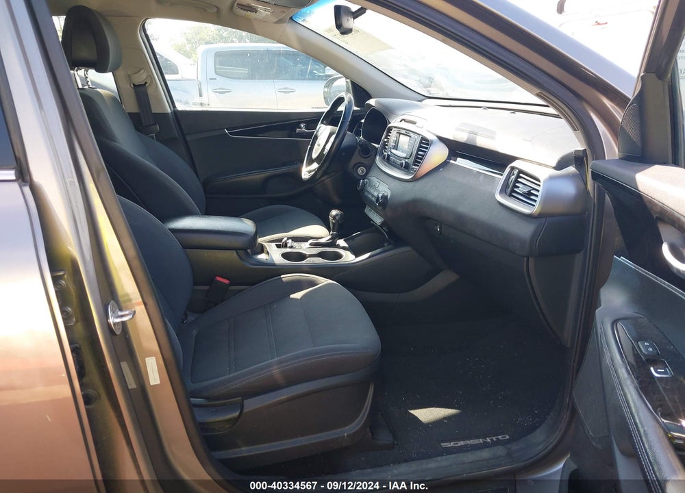 2016 KIA SORENTO 2.4L LX VIN: 5XYPGDA33GG070154