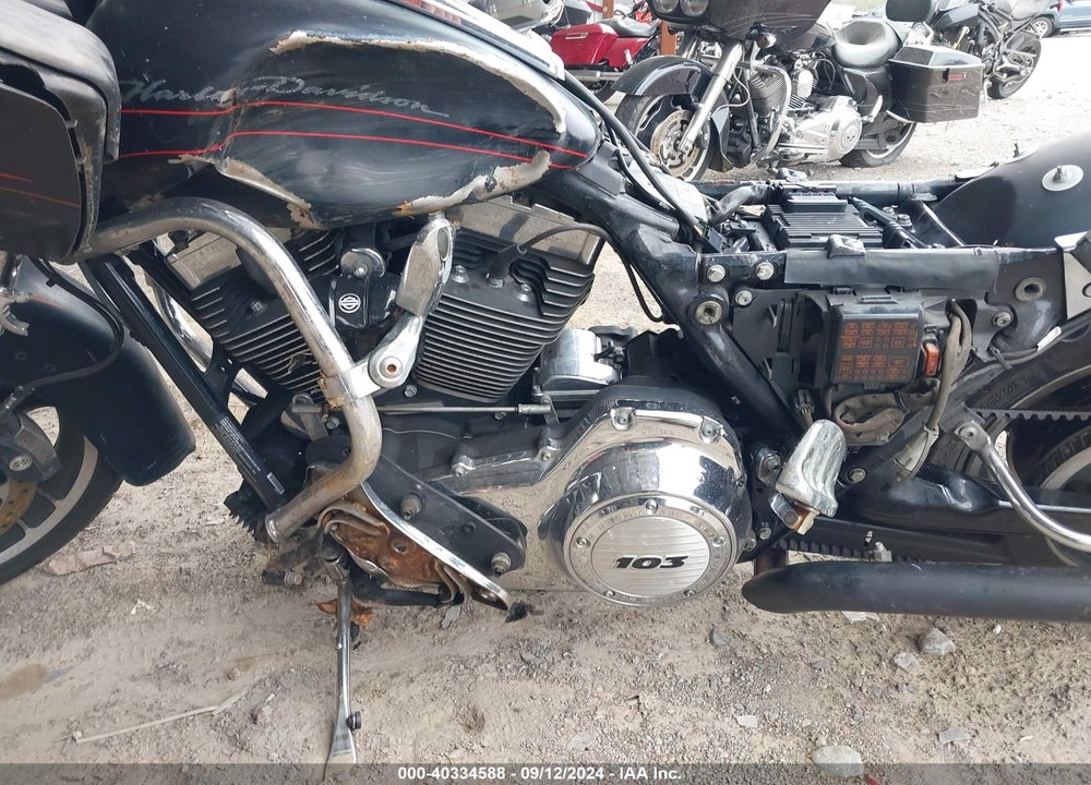 2011 HARLEY-DAVIDSON FLTRX VIN: 1HD1KHM17BB660297