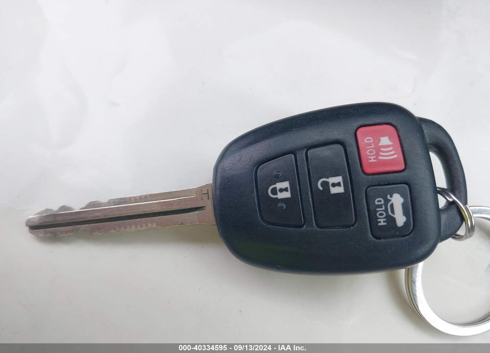 2015 TOYOTA COROLLA LE VIN: 5YFBURHE4FP180373