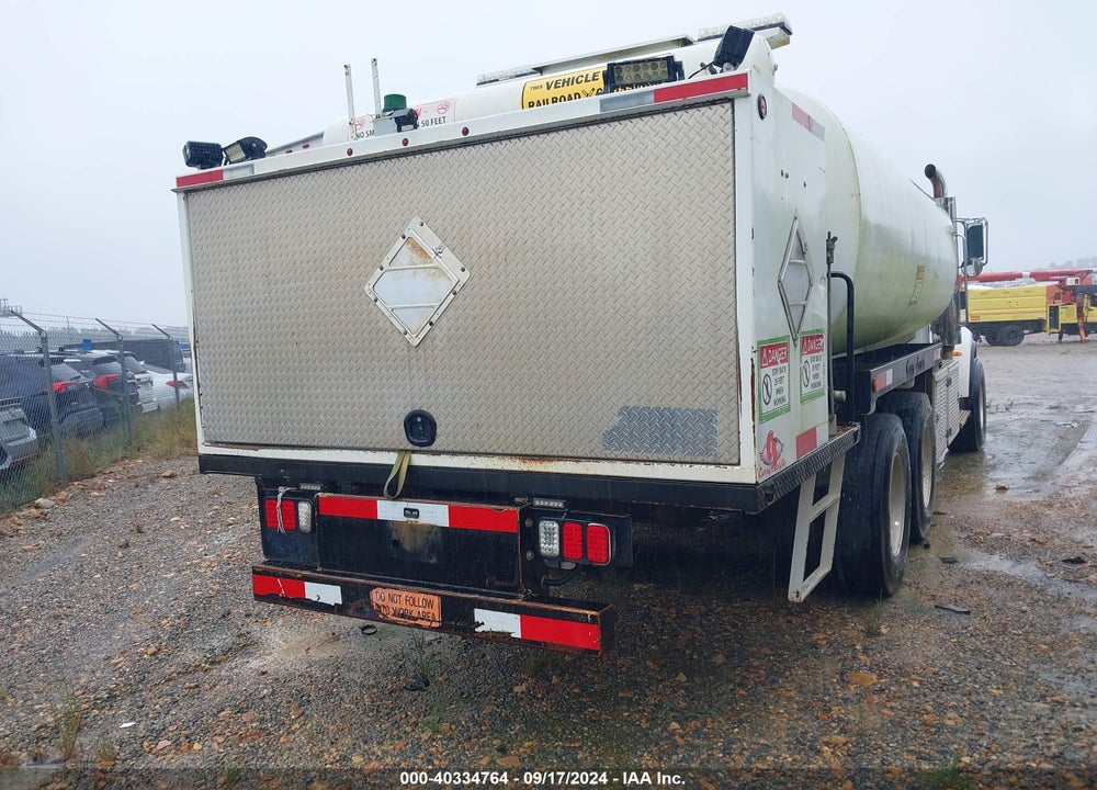 2016 PETERBILT 348 VIN: 2NP3LJ9X8GM324930