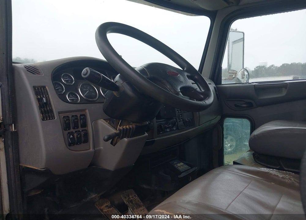 2016 PETERBILT 348 VIN: 2NP3LJ9X8GM324930