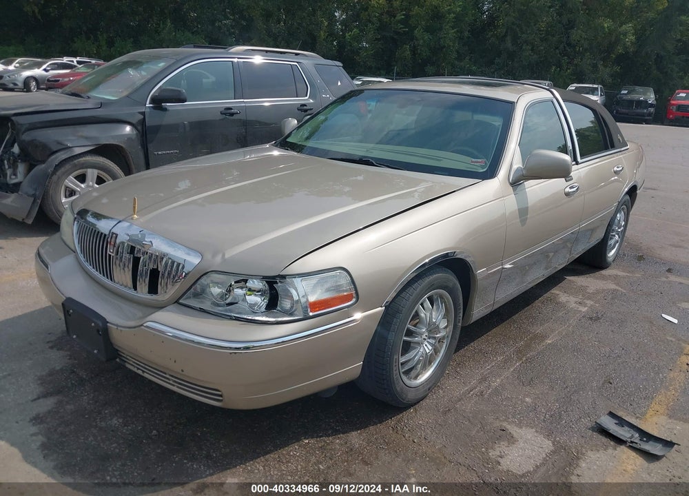 2006 LINCOLN TOWN CAR SIGNATURE VIN: 1LNHM81V56Y645037