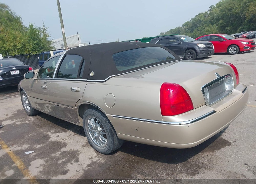 2006 LINCOLN TOWN CAR SIGNATURE VIN: 1LNHM81V56Y645037
