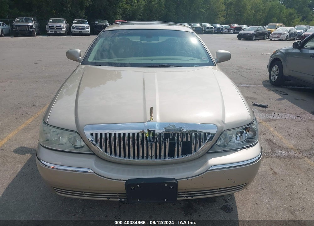 2006 LINCOLN TOWN CAR SIGNATURE VIN: 1LNHM81V56Y645037