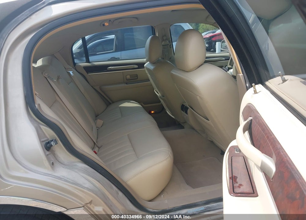 2006 LINCOLN TOWN CAR SIGNATURE VIN: 1LNHM81V56Y645037