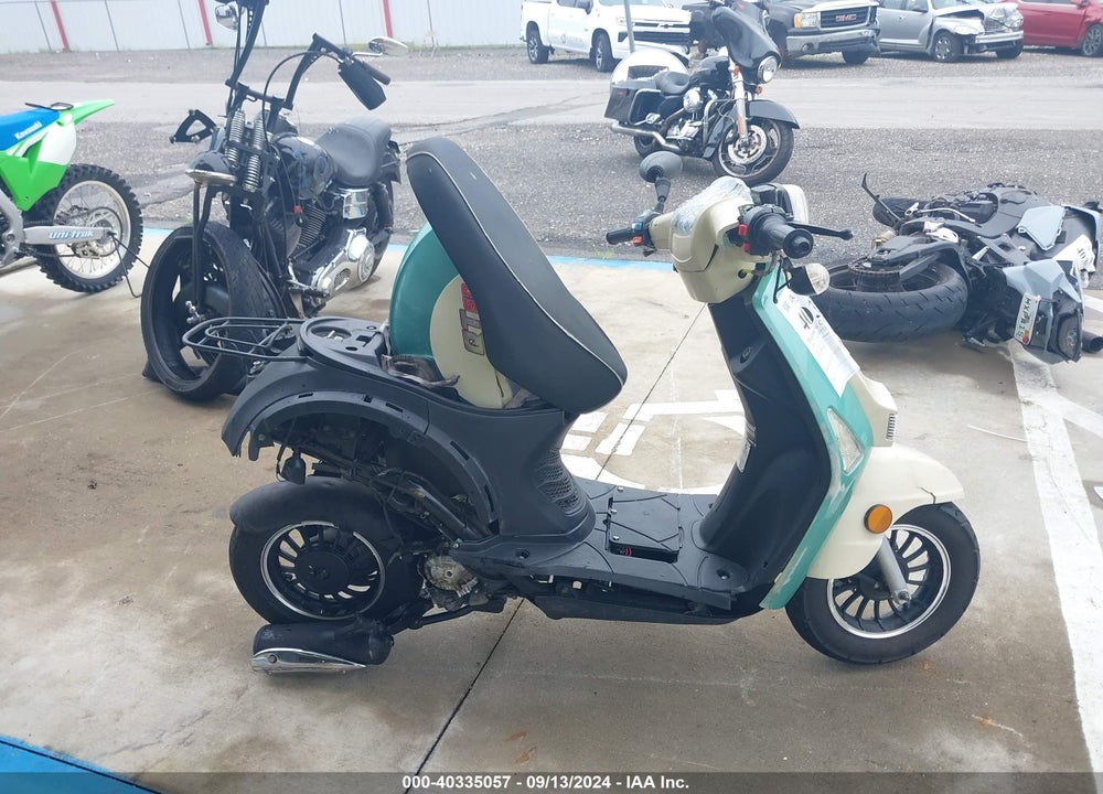 2018 SCOOTER 50CC VIN: L5YACBPD3J1150902