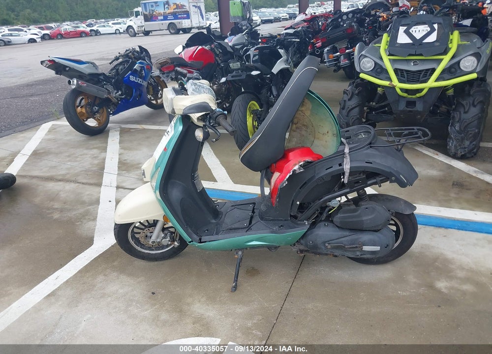 2018 SCOOTER 50CC VIN: L5YACBPD3J1150902