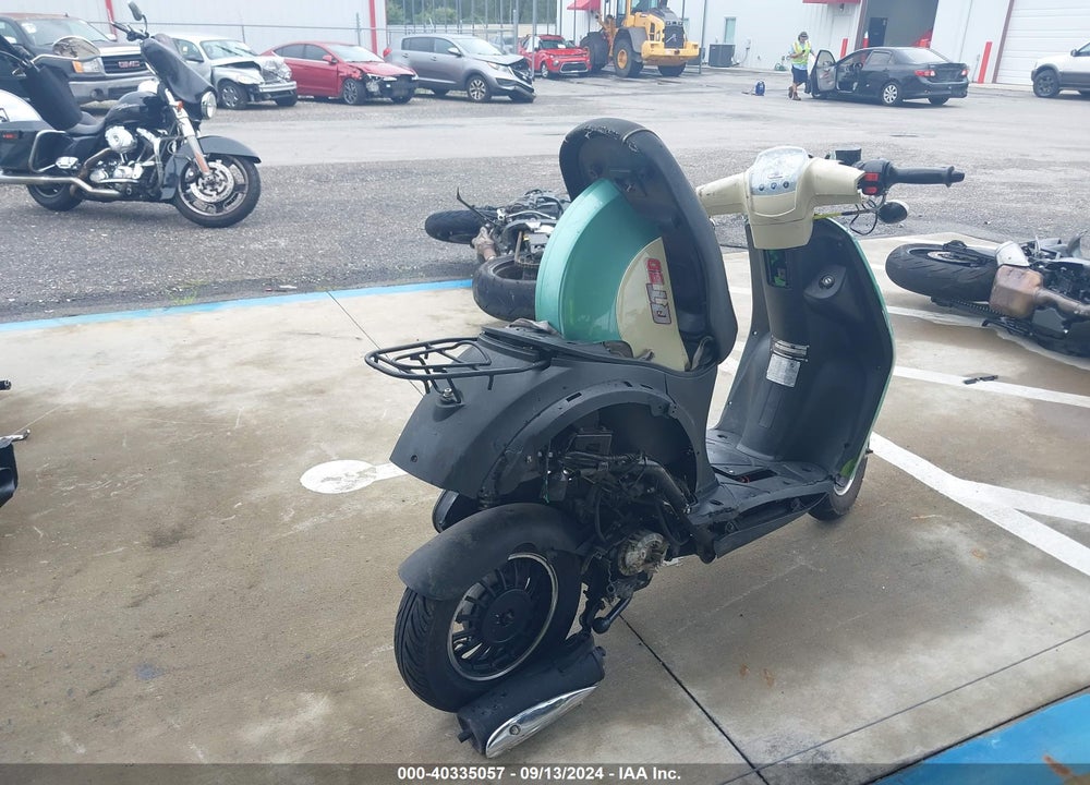 2018 SCOOTER 50CC VIN: L5YACBPD3J1150902