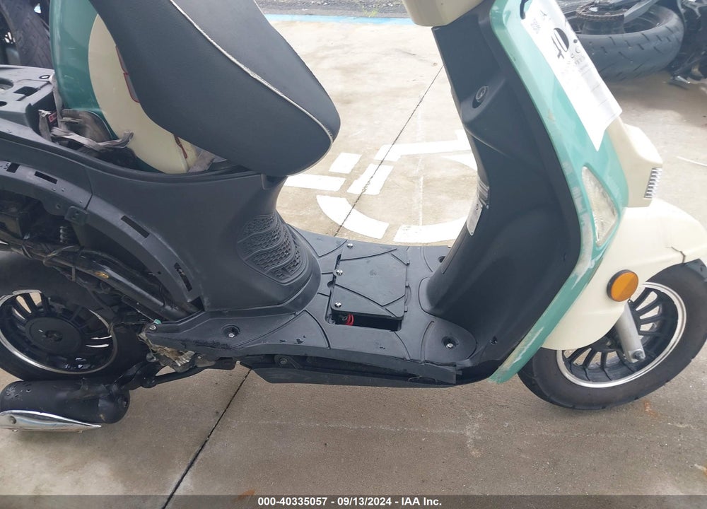 2018 SCOOTER 50CC VIN: L5YACBPD3J1150902