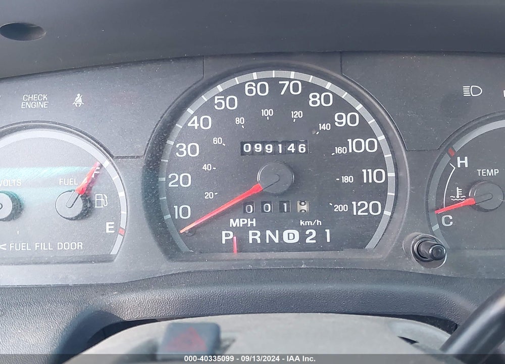 2004 FORD CROWN VICTORIA LX VIN: 2FAFP74W24X127648