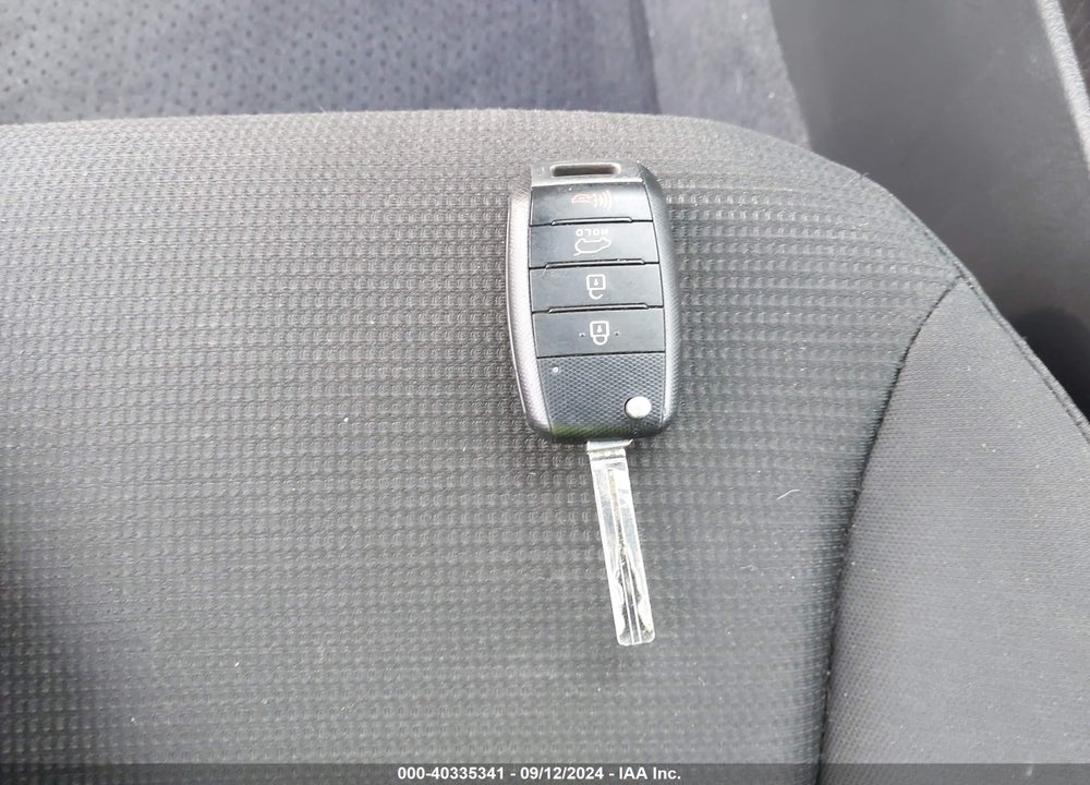2015 KIA SORENTO LX VIN: 5XYKTCA6XFG602945