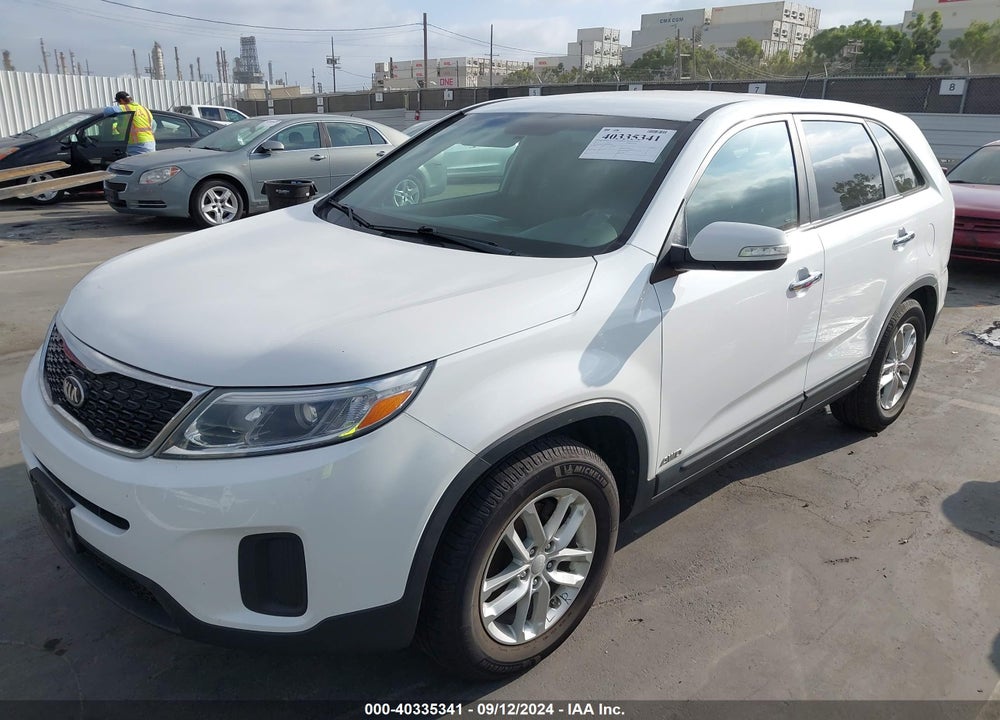 2015 KIA SORENTO LX VIN: 5XYKTCA6XFG602945