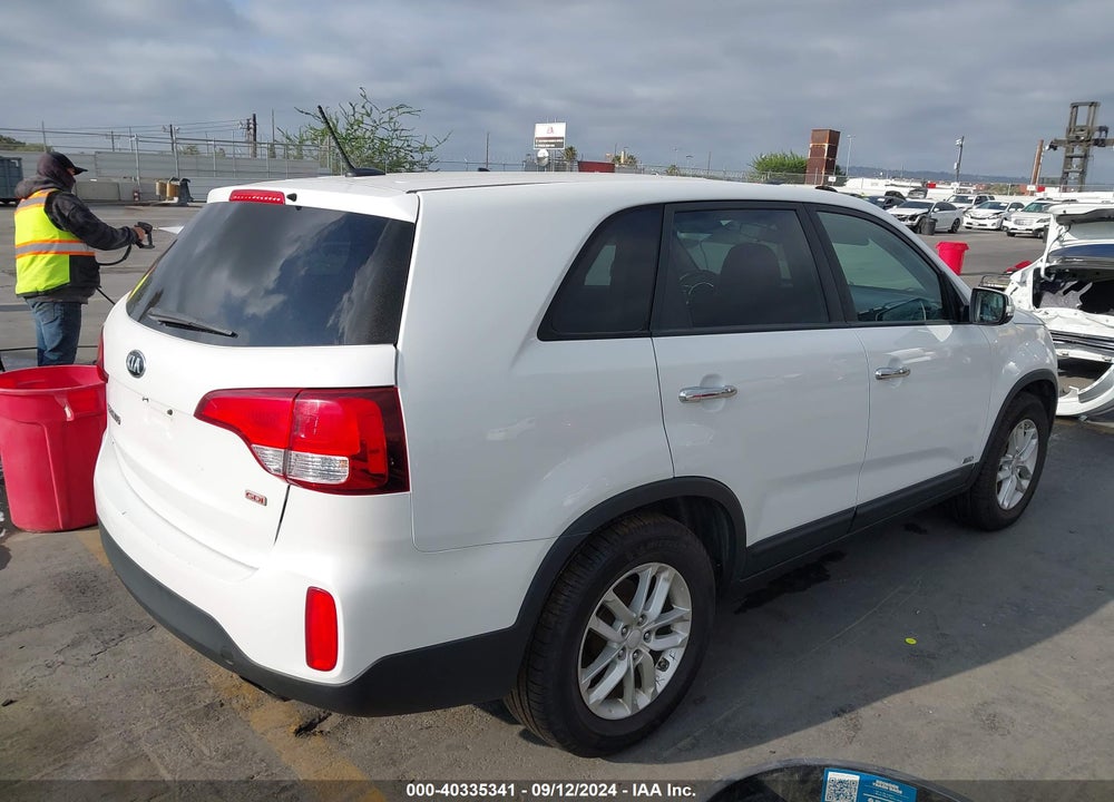 2015 KIA SORENTO LX VIN: 5XYKTCA6XFG602945