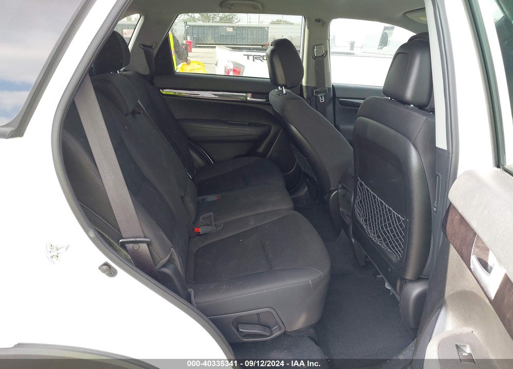 2015 KIA SORENTO LX VIN: 5XYKTCA6XFG602945