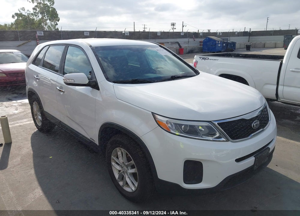 2015 KIA SORENTO LX VIN: 5XYKTCA6XFG602945