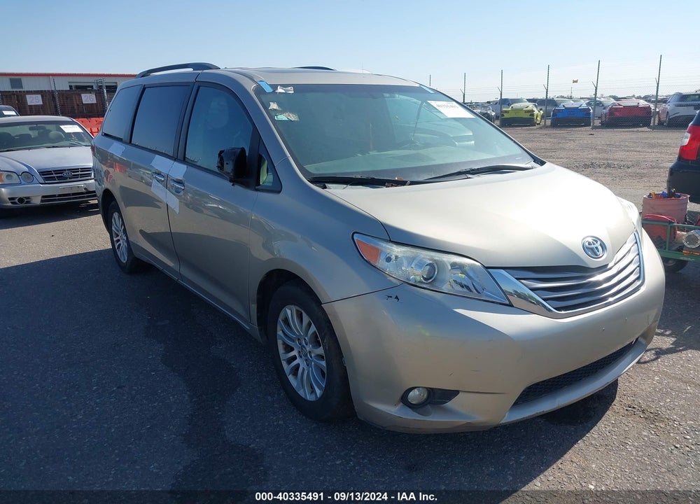 2015 TOYOTA SIENNA XLE 8 PASSENGER VIN: 5TDYK3DC4FS598022
