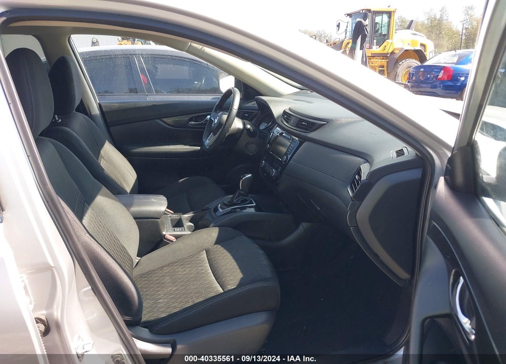 2018 NISSAN ROGUE SV VIN: KNMAT2MT5JP593634