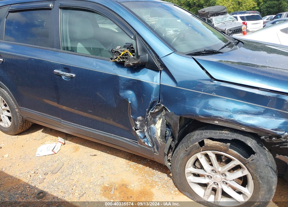 2014 KIA SORENTO LX VIN: 5XYKT3A6XEG437560