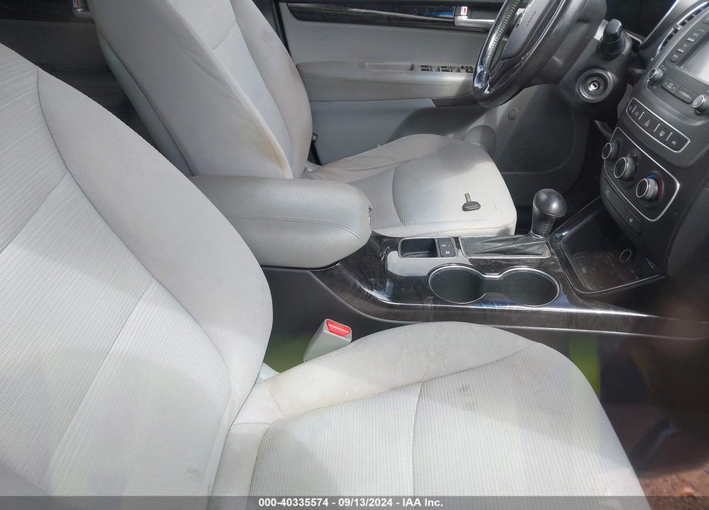 2014 KIA SORENTO LX VIN: 5XYKT3A6XEG437560