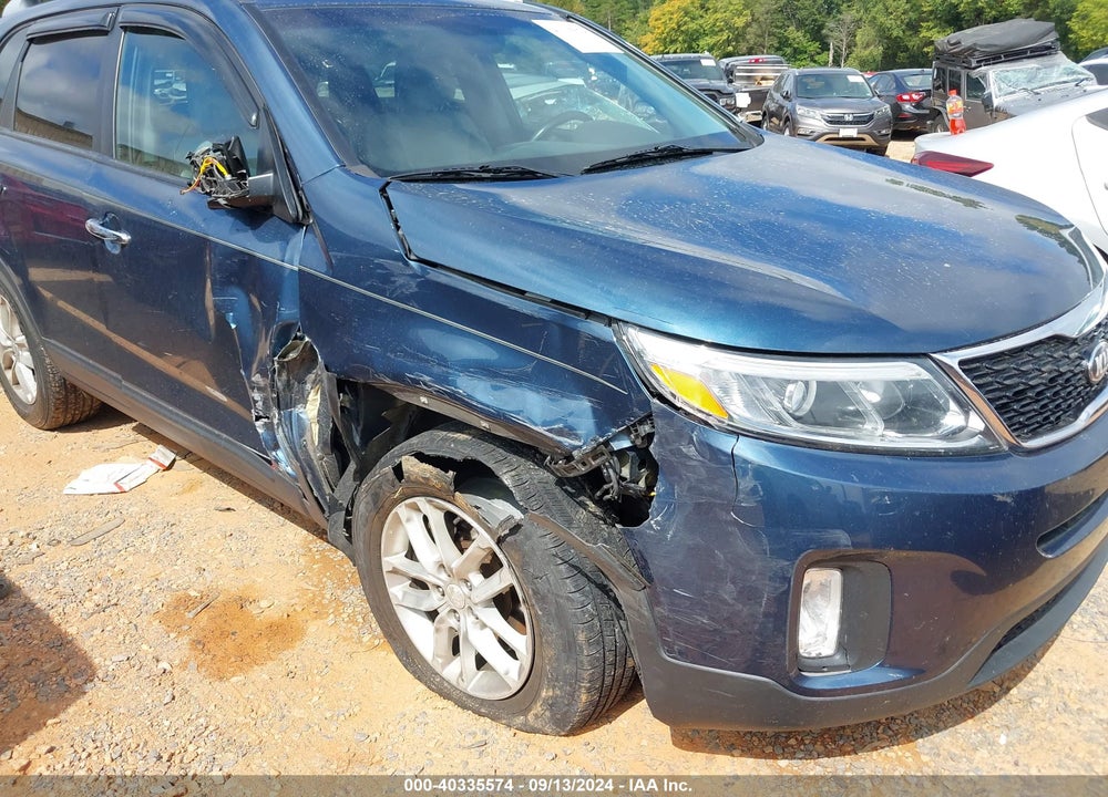 2014 KIA SORENTO LX VIN: 5XYKT3A6XEG437560