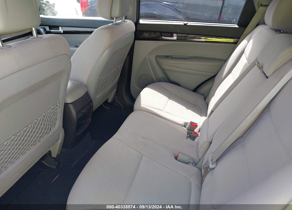 2014 KIA SORENTO LX VIN: 5XYKT3A6XEG437560