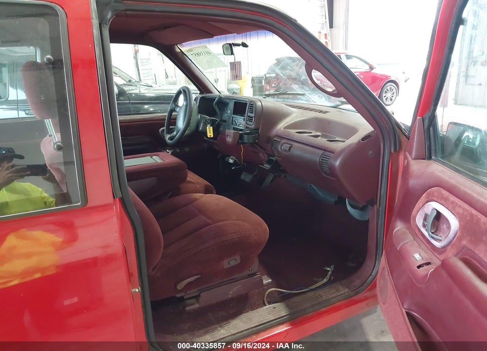 1996 CHEVROLET GMT-400 C1500 VIN: 2GCEC19RXT1257132