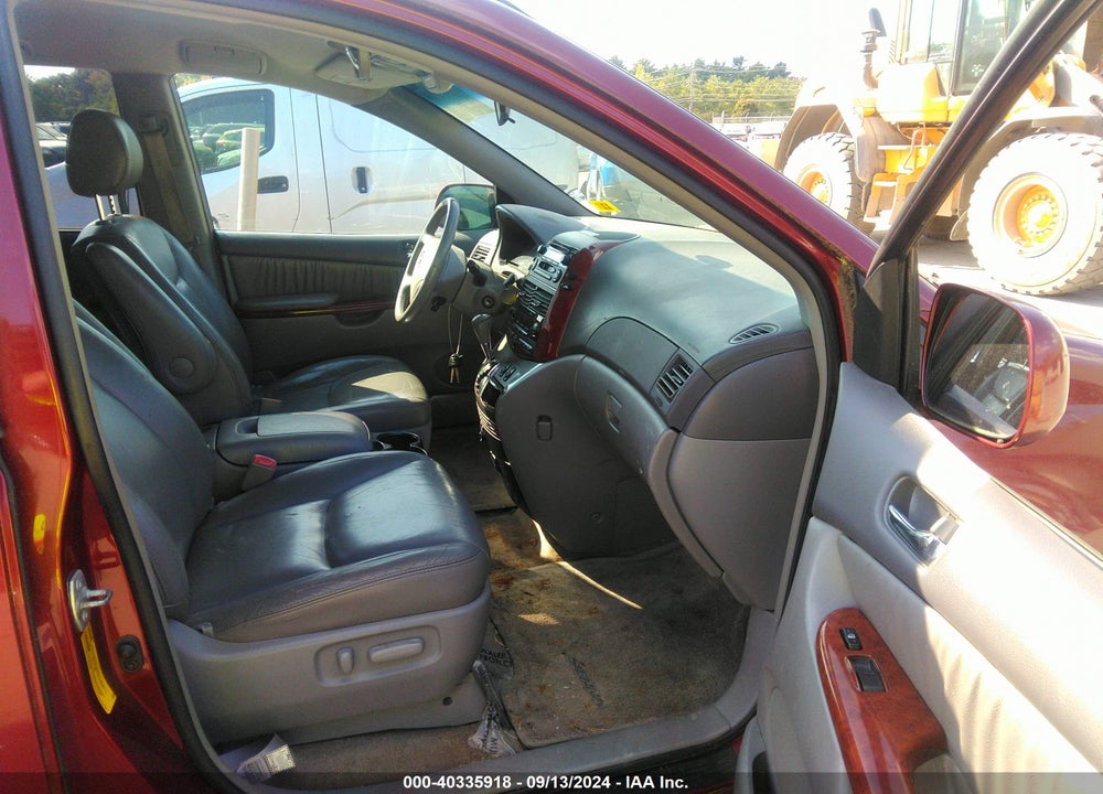 2005 TOYOTA SIENNA XLE VIN: 5TDZA22C55S229026