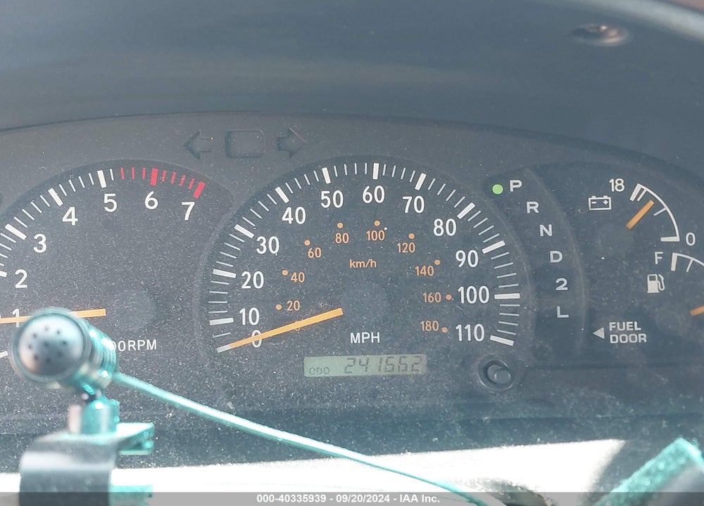 2002 TOYOTA TUNDRA LTD V8 VIN: 5TBBT48182S223657