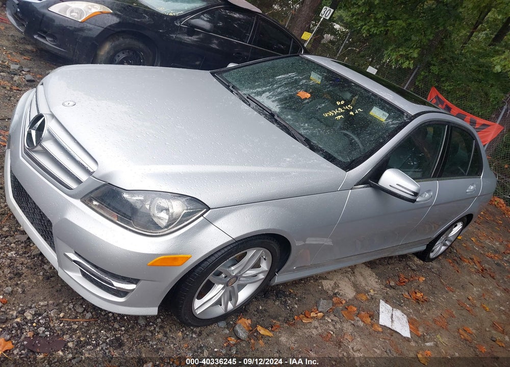 2013 MERCEDES-BENZ C 250 LUXURY/SPORT VIN: WDDGF4HB8DR281689