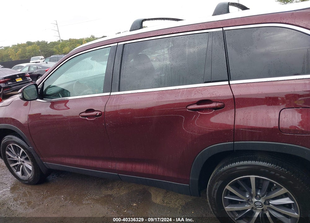 2019 TOYOTA HIGHLANDER XLE VIN: 5TDJZRFHXKS951110