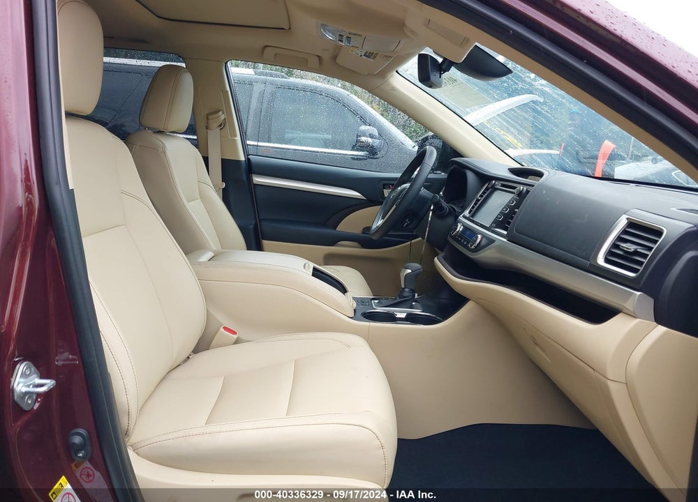 2019 TOYOTA HIGHLANDER XLE VIN: 5TDJZRFHXKS951110