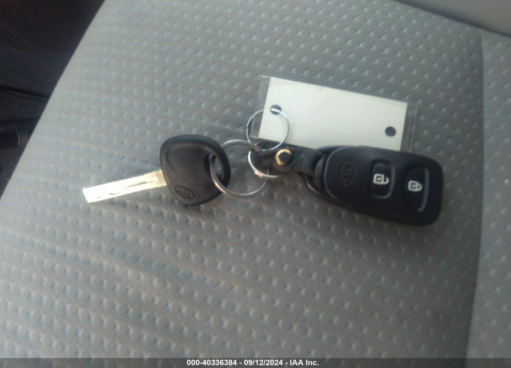 2011 KIA SORENTO LX V6 VIN: 5XYKTDA23BG107872