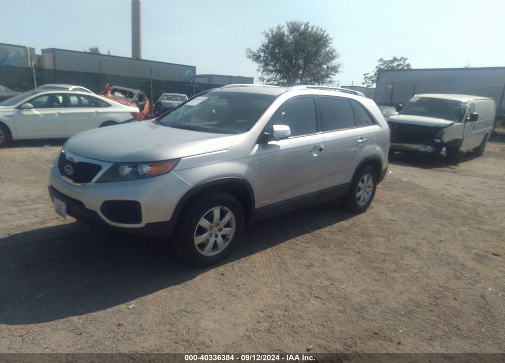 2011 KIA SORENTO LX V6 VIN: 5XYKTDA23BG107872