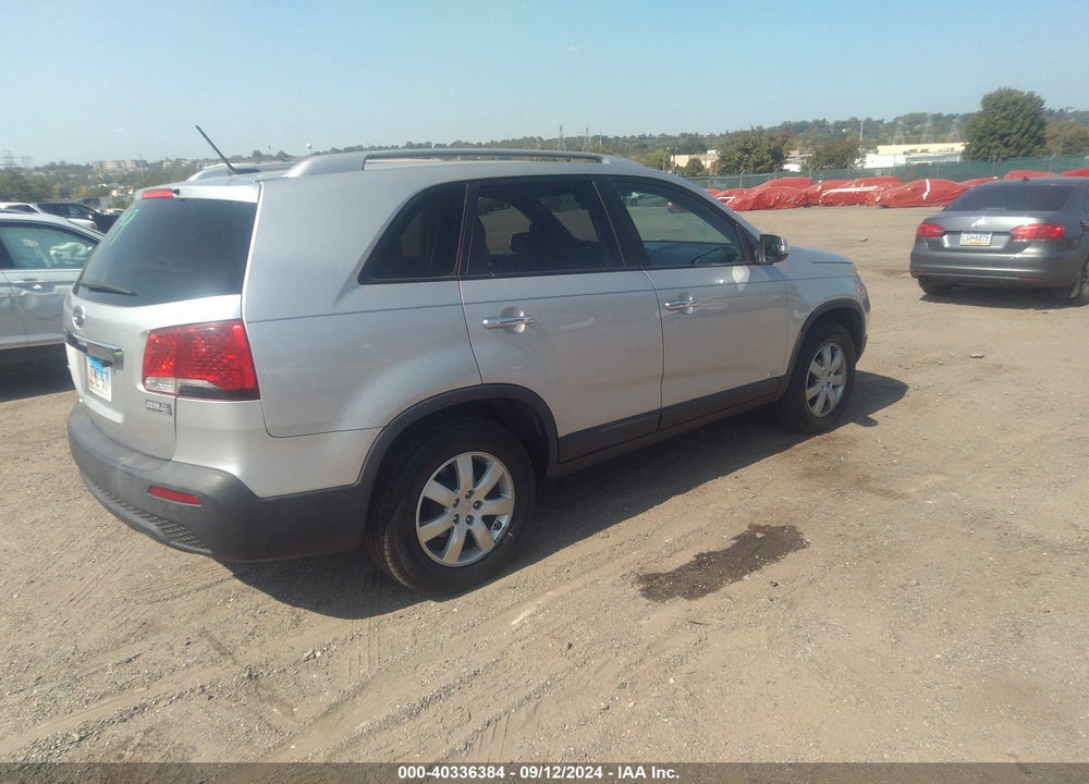2011 KIA SORENTO LX V6 VIN: 5XYKTDA23BG107872