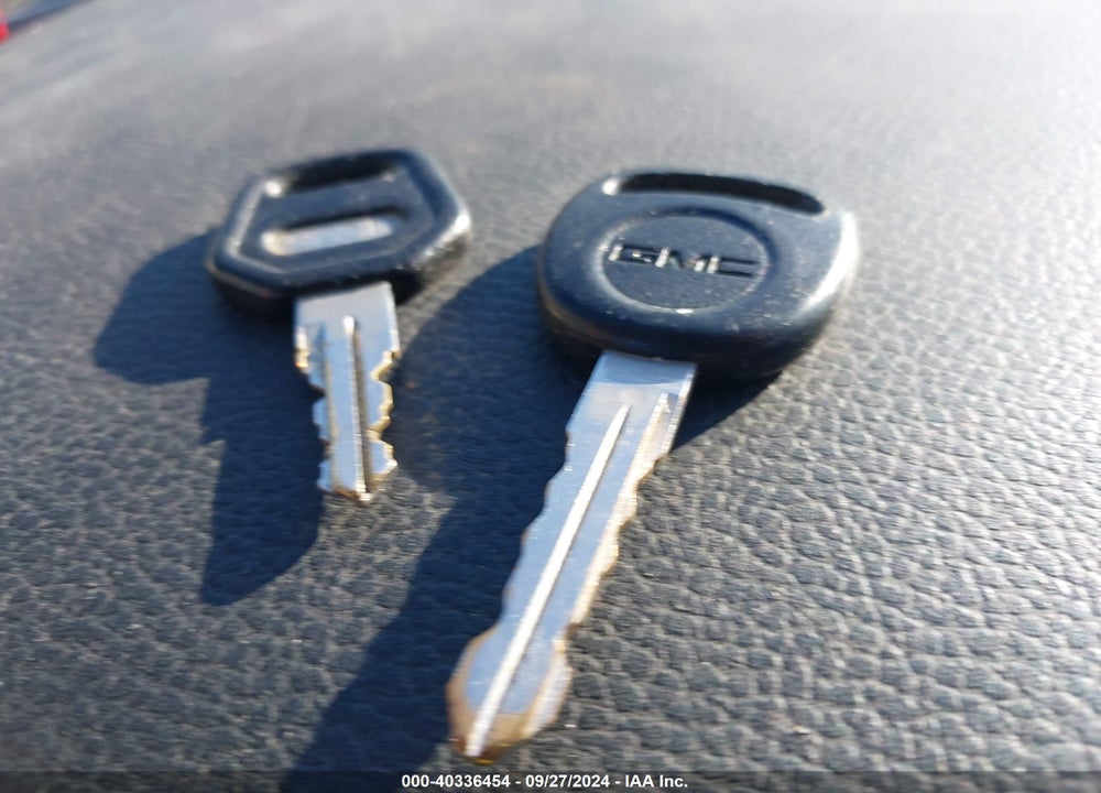 2001 GMC SIERRA 1500 SL VIN: 1GTEC14V91Z195084