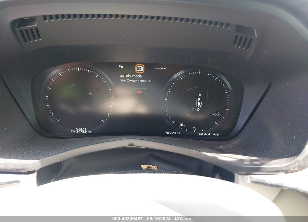 2019 VOLVO XC60 T6 MOMENTUM VIN: LYVA22RK7KB218649