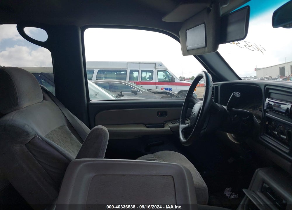 2001 CHEVROLET SUBURBAN 1500 LS VIN: 3GNEC16T31G225554