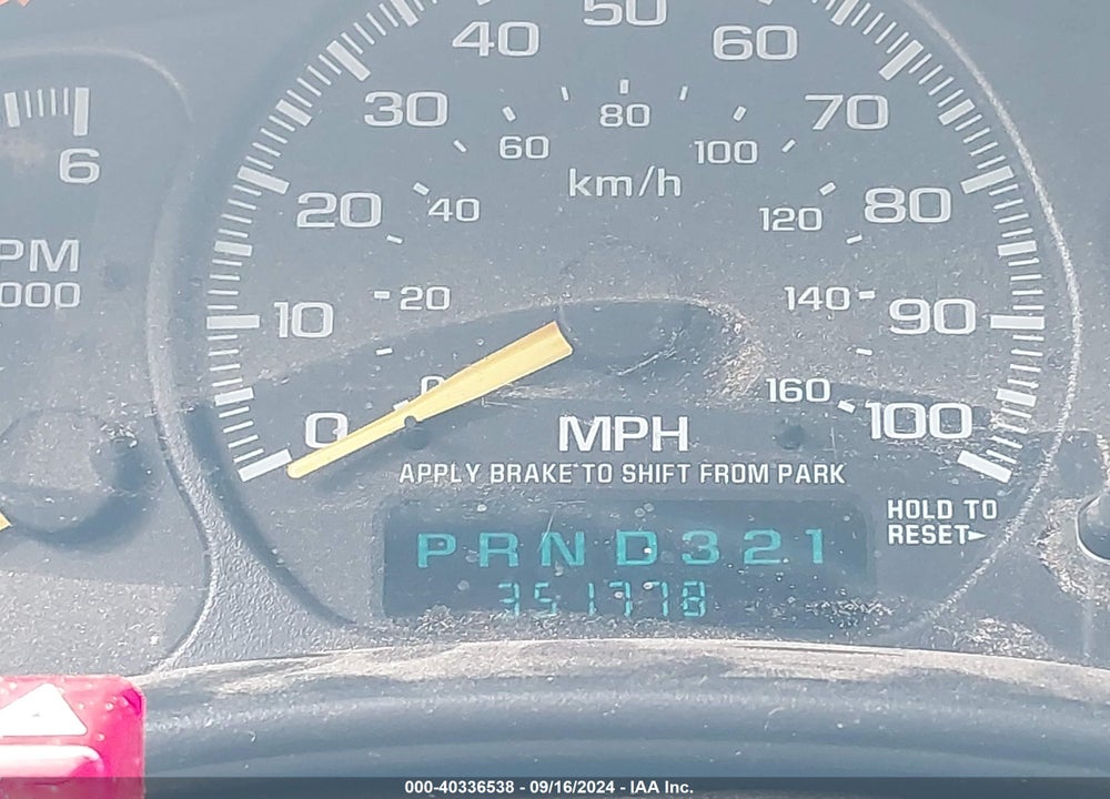 2001 CHEVROLET SUBURBAN 1500 LS VIN: 3GNEC16T31G225554