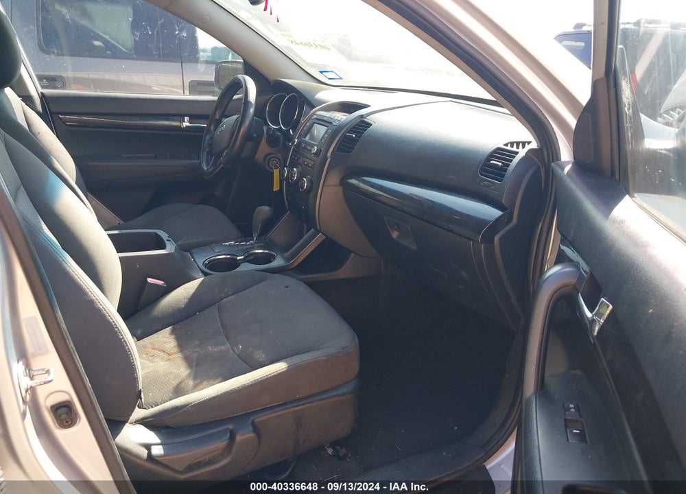 2013 KIA SORENTO LX VIN: 5XYKT4A65DG415681