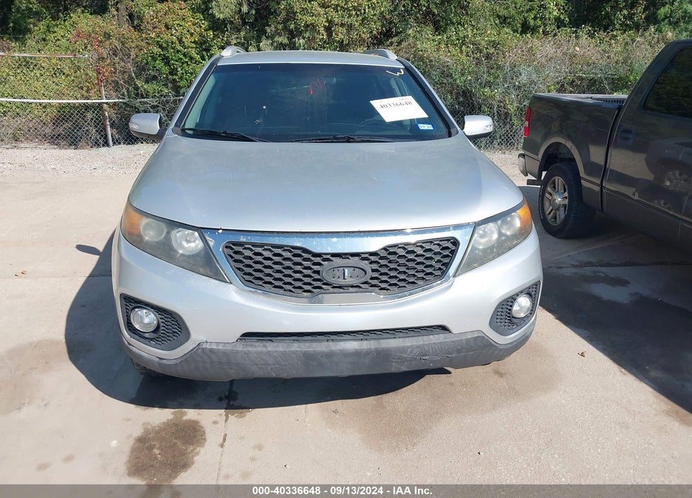 2013 KIA SORENTO LX VIN: 5XYKT4A65DG415681