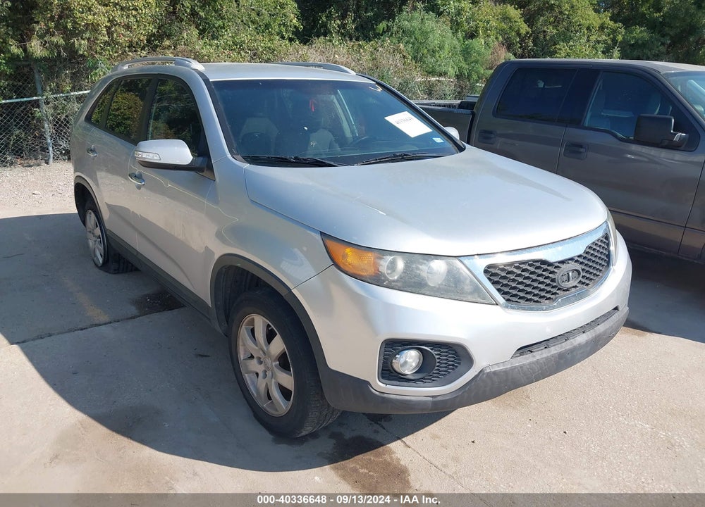 2013 KIA SORENTO LX VIN: 5XYKT4A65DG415681