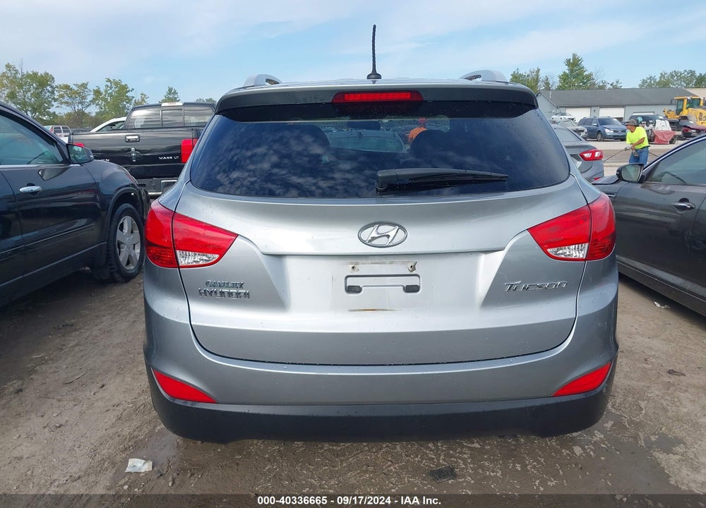 2010 HYUNDAI TUCSON GLS VIN: KM8JU3AC7AU070796