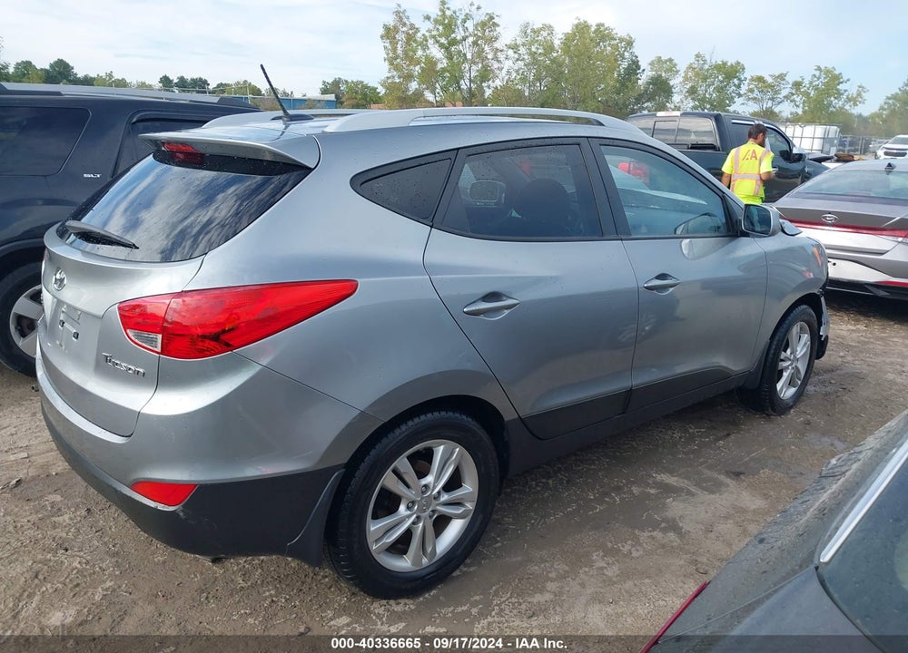 2010 HYUNDAI TUCSON GLS VIN: KM8JU3AC7AU070796