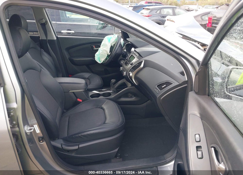 2010 HYUNDAI TUCSON GLS VIN: KM8JU3AC7AU070796
