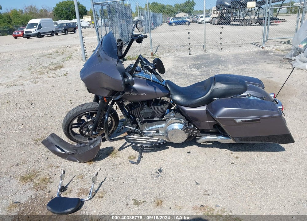 2015 HARLEY-DAVIDSON FLHX STREET GLIDE VIN: 1HD1KBM12FB701051